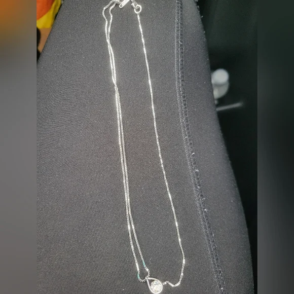 Elegant Silver Teardrop Pendant Necklace - Picture 2 of 3